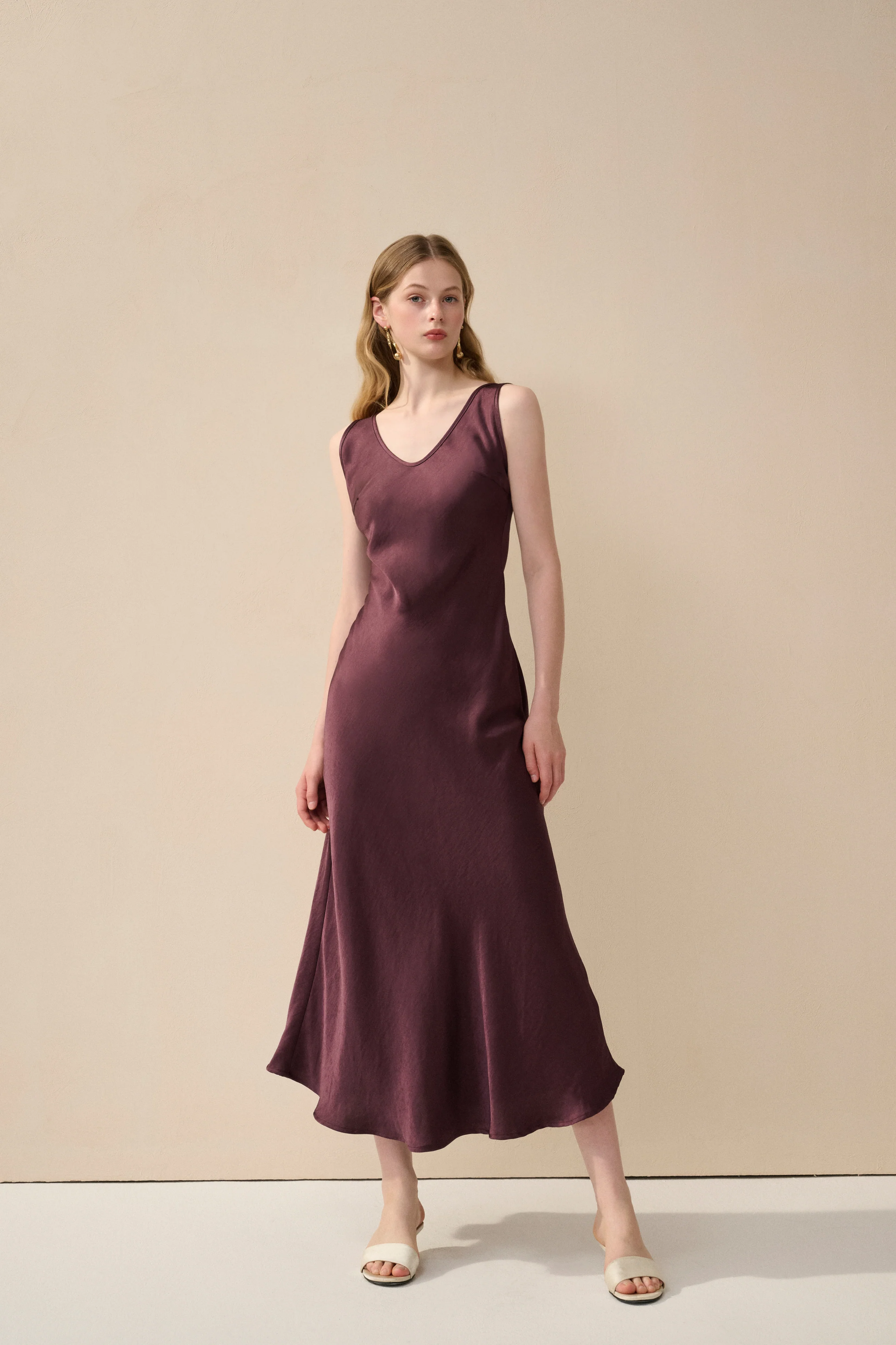 V-neck slim fit dress